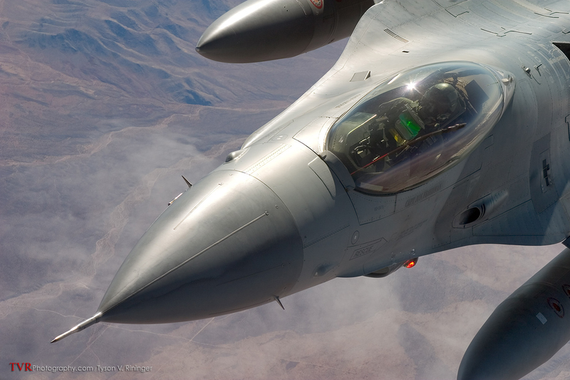 Illustration for article titled All These Jaw-Dropping Airplane Images Were Taken By This Flying Photog